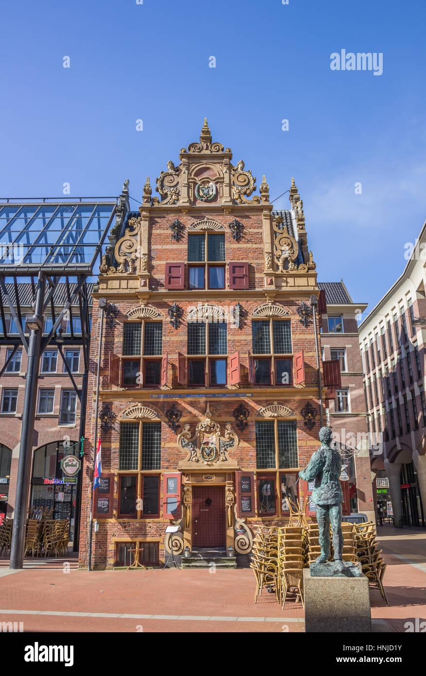 Un edificio monumentale nel cuore del centro storico di Groningen, Olanda Foto Stock