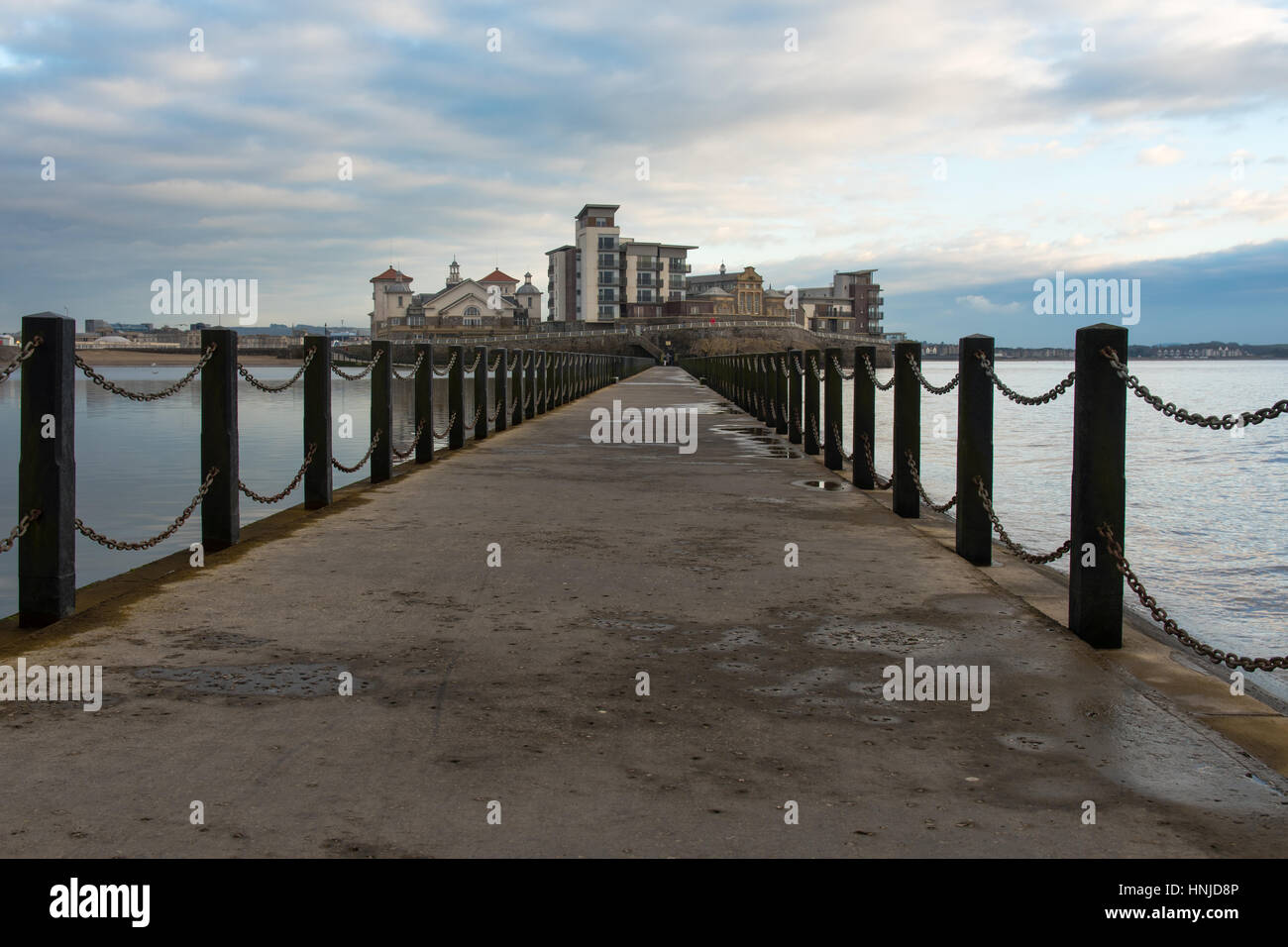 Knightstone Isola, Weston-super-Mare, Somerset, Regno Unito premiato lo sviluppo sulla isola sulla costa inglese, con separazione di causeway Mare e lago marino Foto Stock