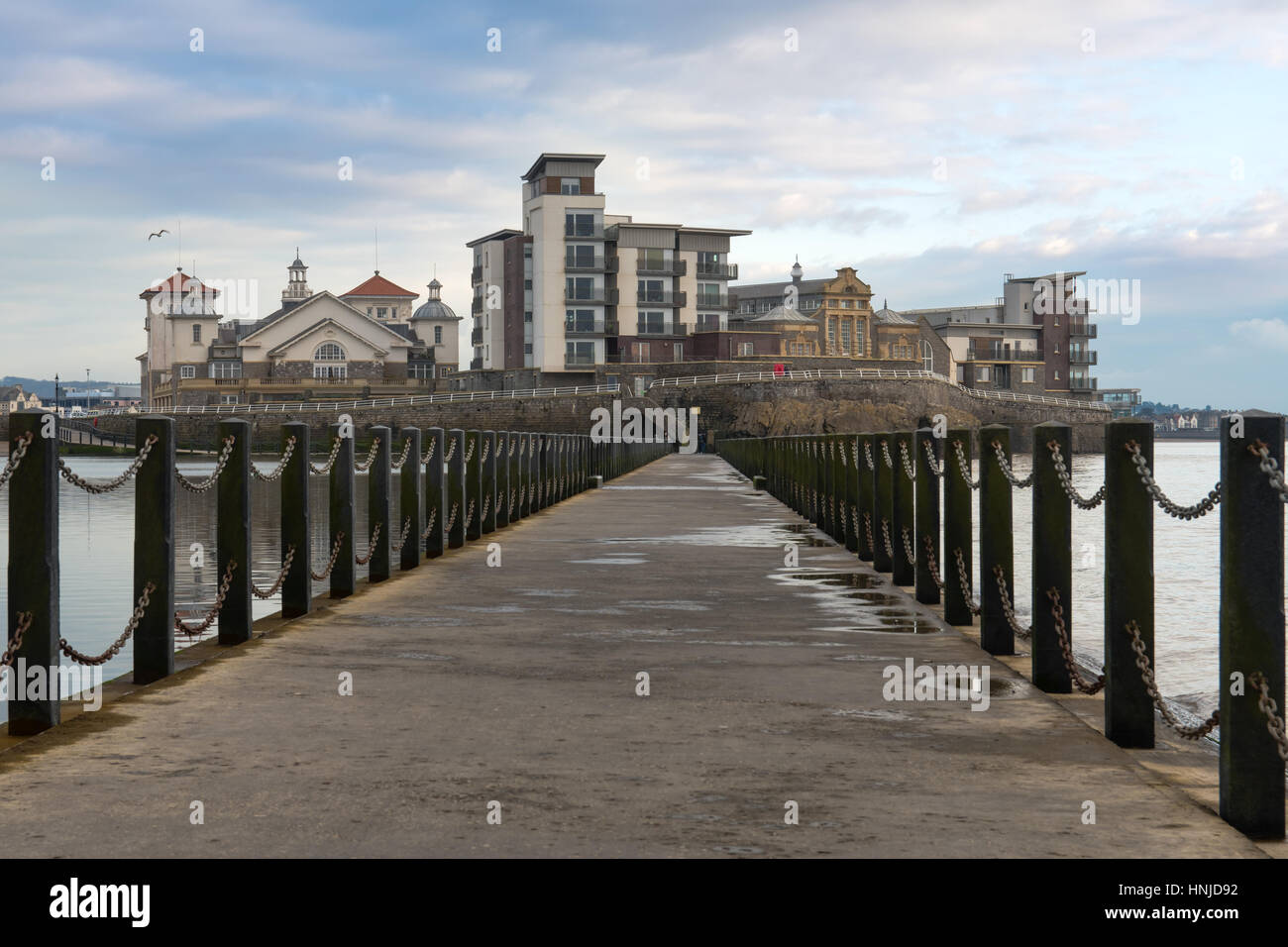 Knightstone Isola, Weston-super-Mare, Somerset, Regno Unito premiato lo sviluppo sulla isola sulla costa inglese, con separazione di causeway Mare e lago marino Foto Stock