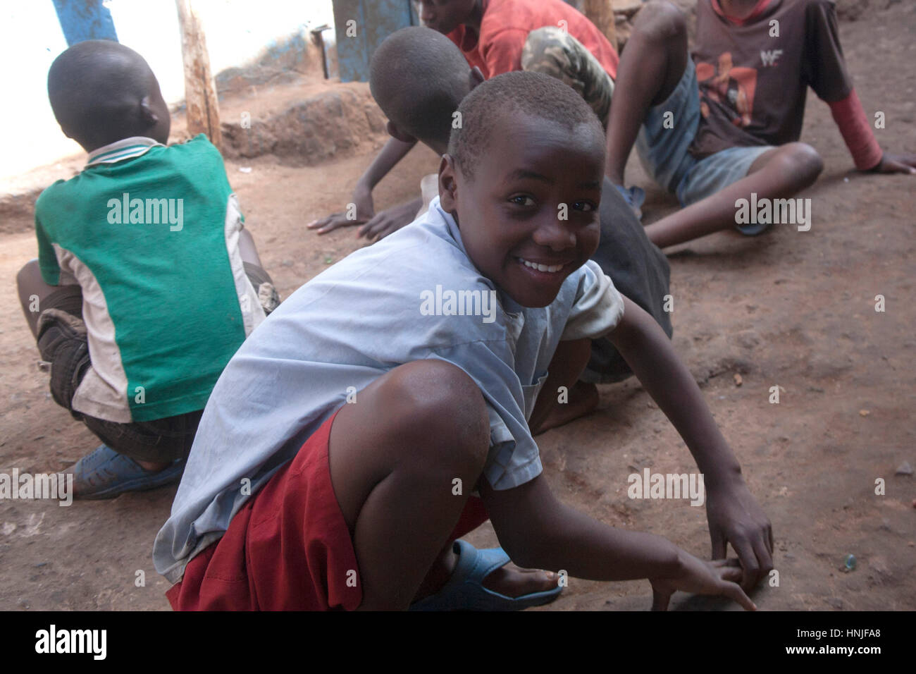 I bambini in orfanotrofio, kibera baraccopoli, Nairobi, Kenya, Africa orientale Foto Stock