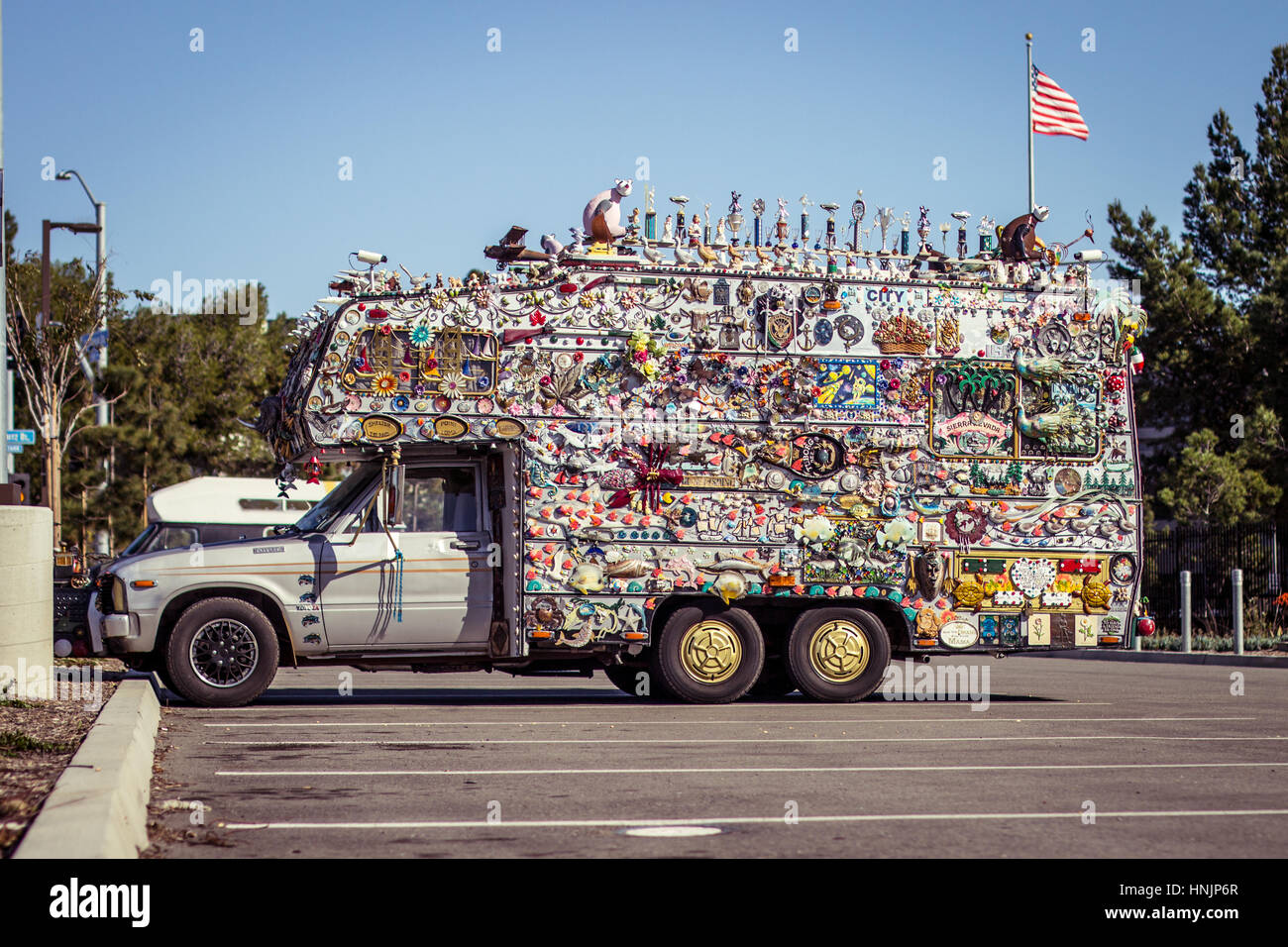 Crazy decorate a tema carrello parcheggiato turistico auto san Diego Porta a Mare Village Foto Stock