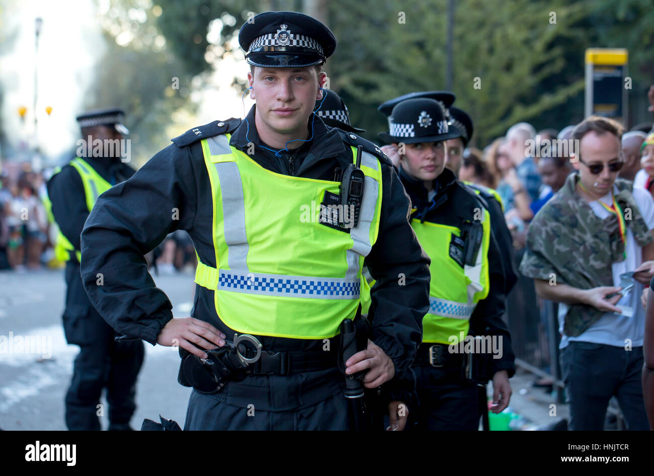 London, Regno Unito - 29 agosto 2016: Sicurezza presso il carnevale di Notting Hill. Forze di polizia sono a carnevale quest anno in grandi numeri come timori erano Foto Stock