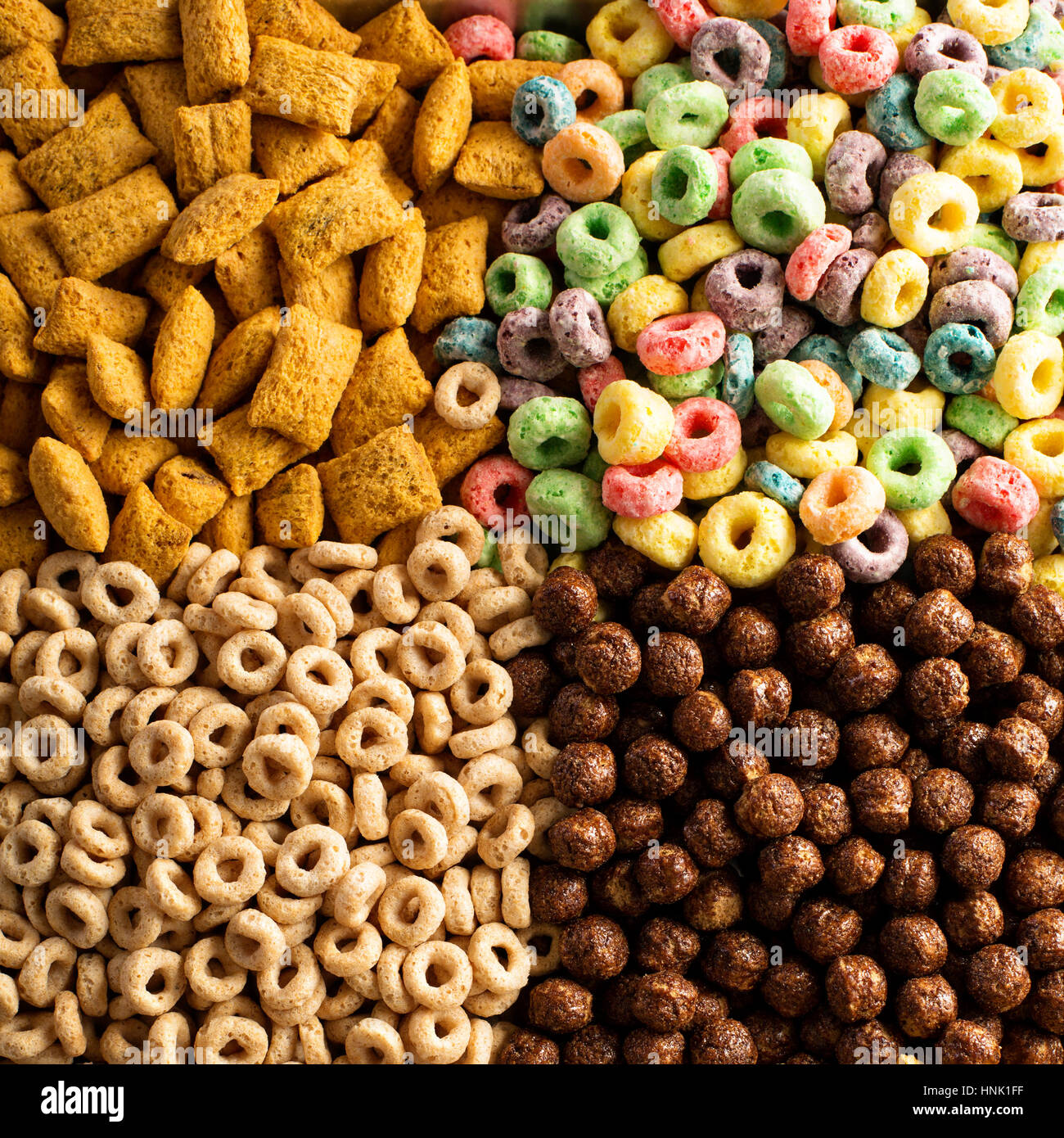 Varietà di cereali freddi, veloce colazione per bambini overhead shot Foto Stock