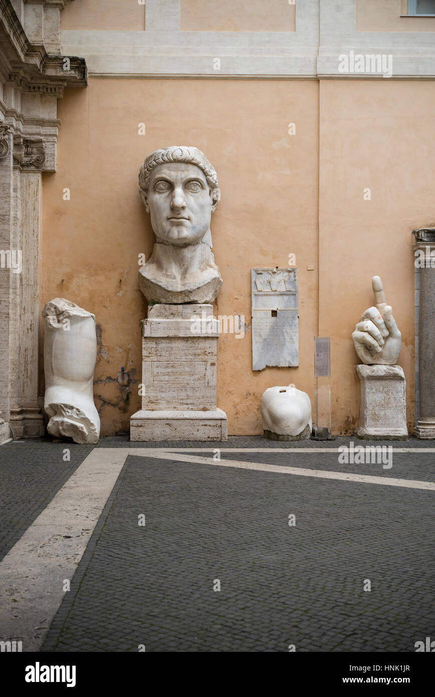 Roma. L'Italia. Resti di una colossale statua di imperatore romano Costantino I il Grande (ca. 272-74-337 AD), 313-324 d.c. Musei Capitolini. Musei Capit Foto Stock