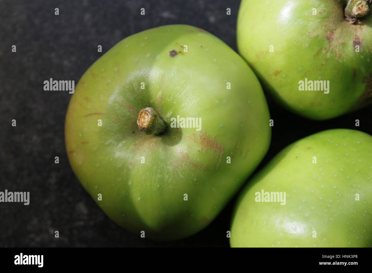 Frutti autunnali raccolti in una cucina pronta per preserrving Foto Stock