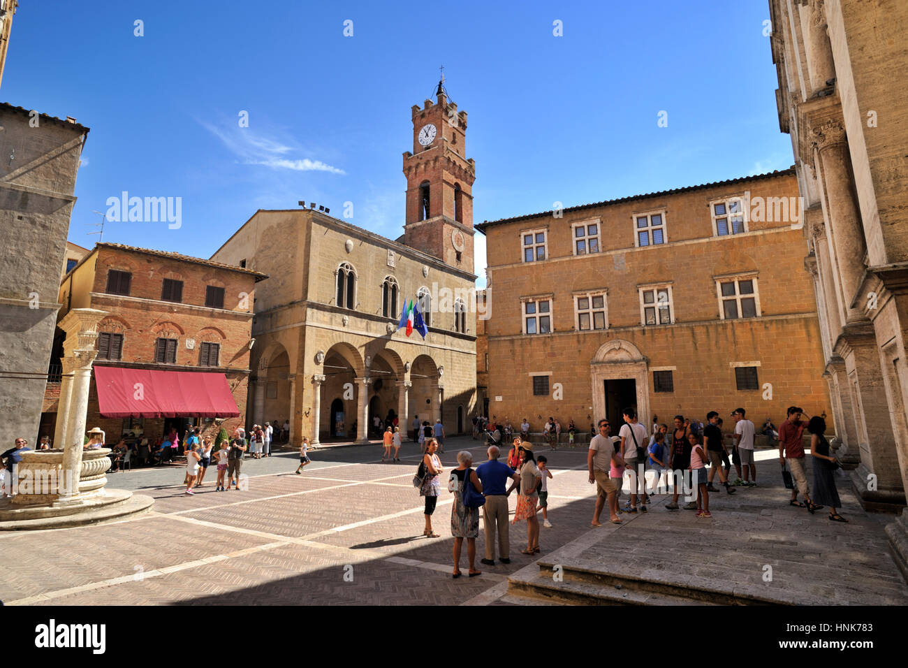 Comune e Palazzo Vescovile, Piazza Pio II, Pienza, Toscana, Italia Foto Stock