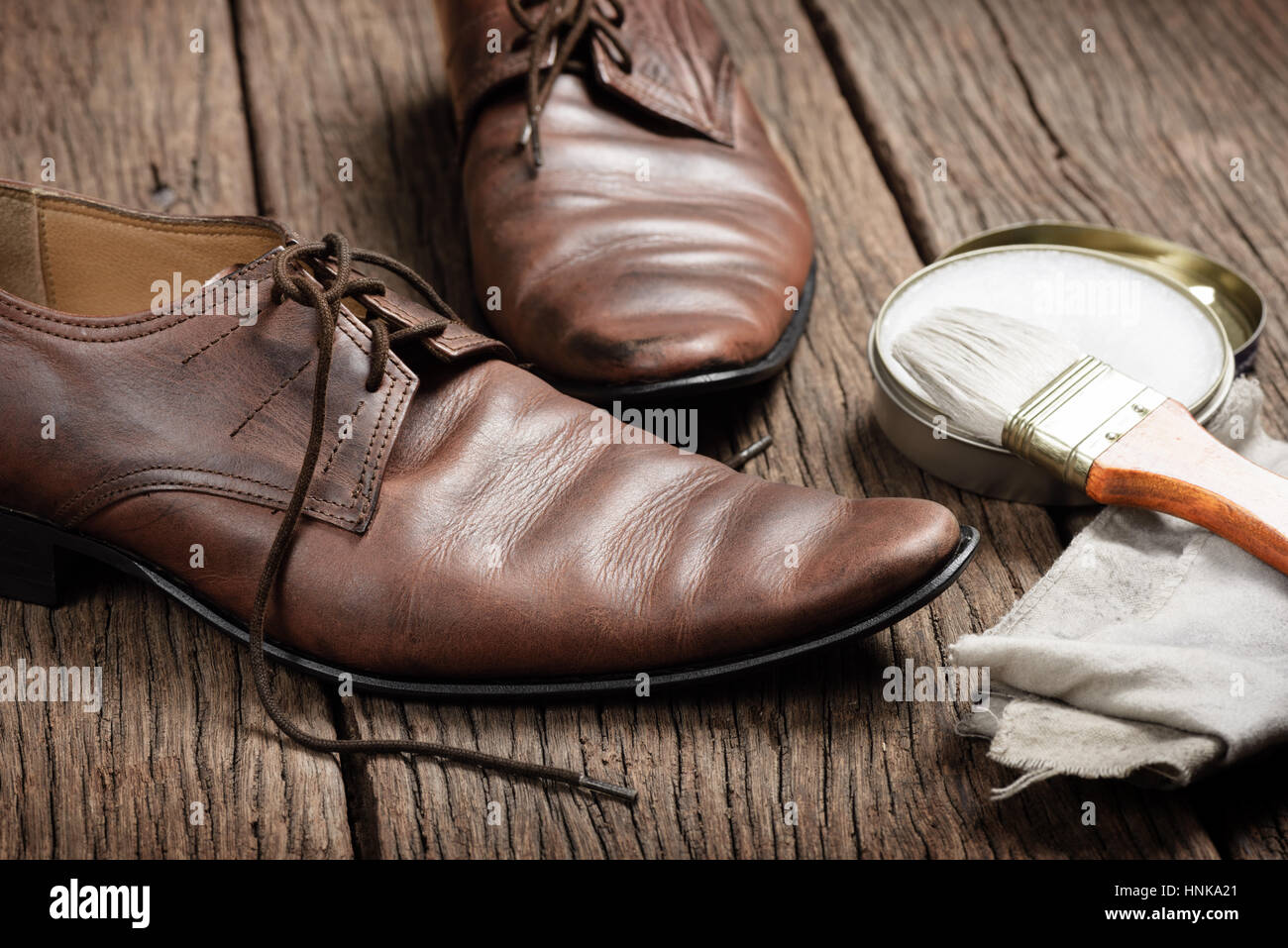 Brown stivali in pelle con scarpa set di manutenzione Foto Stock