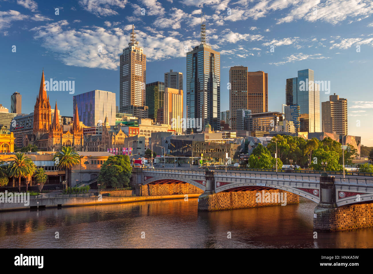 Melbourne. Immagine di paesaggio cittadino di Melbourne, Australia durante il periodo estivo sunrise. Foto Stock