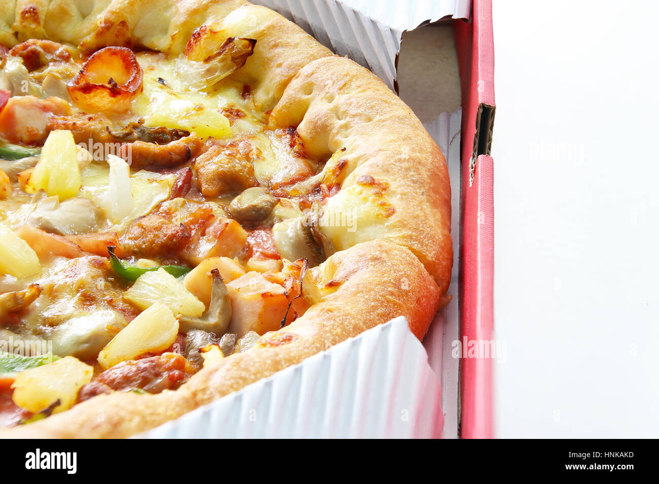 Si è chiusa la deliziosa pizza supremo in una scatola Foto Stock