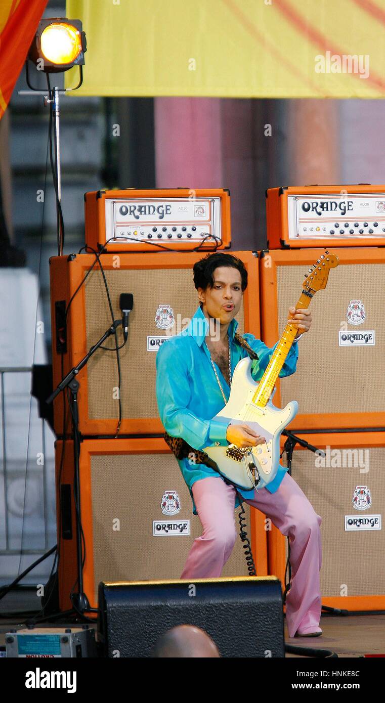 Il principe sul palco di eseguire durante il Good Morning America a Bryant Park a giugno 16, 2006 a New York City Foto Stock