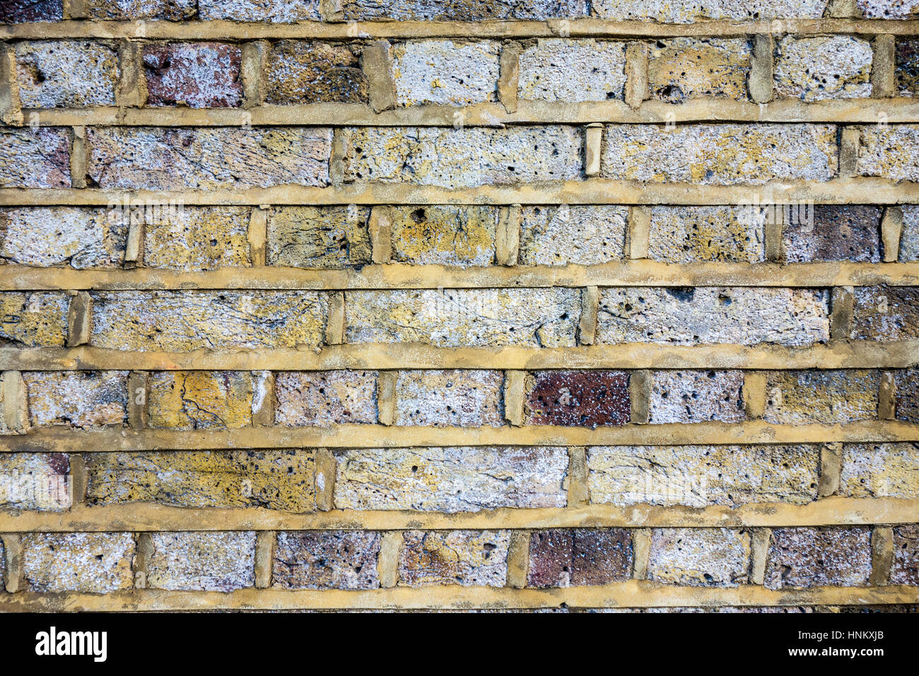 Muro di mattoni con nuovo orgogliosa rivolta verso l. Londra, Regno Unito Foto Stock