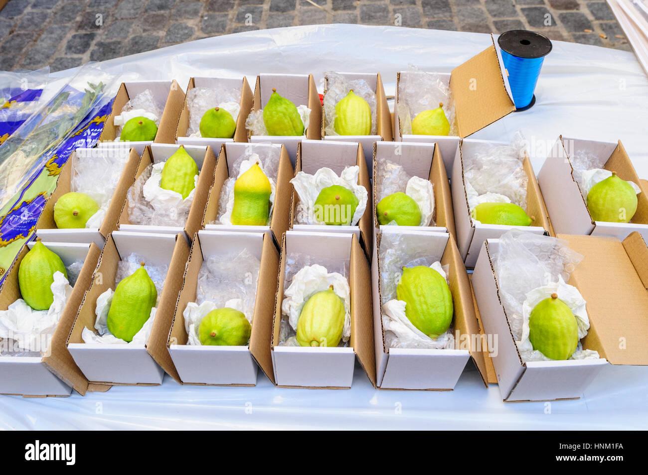 Francia, Parigi Le Marais, etrog venduti a sukkot - festa ebraica Foto Stock