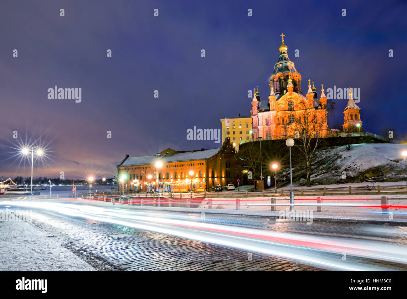 Scenic inverno vista Uspenski la cattedrale ortodossa a Helsinki in Finlandia Foto Stock