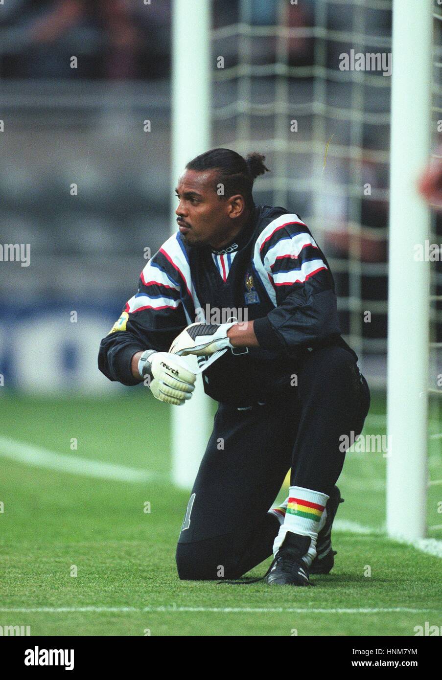 BERNARD LAMA FRANCIA & PARIS ST-GERMAINE FC 13 Giugno 1996 Foto stock -  Alamy