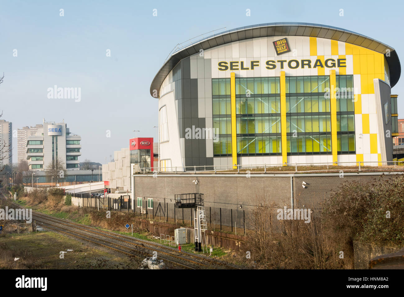 Grande giallo Self Storage, Brentford, London, Regno Unito Foto Stock