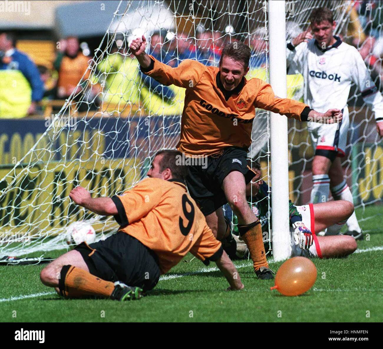 STEVE BULL DAVID KELLY WOLVERHAMPTON W. V BOLTON WOLVERHAMPTON W. V BOLTON W. 14 Maggio 1995 Foto Stock