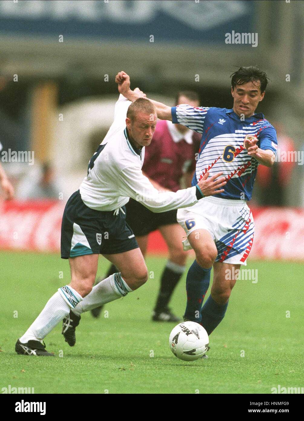 DAVID BATTY YAMAGUCHI INGHILTERRA V GIAPPONE UMBRO CUP INGHILTERRA V GIAPPONE UMBRO CUP 03 Giugno 1995 Foto Stock