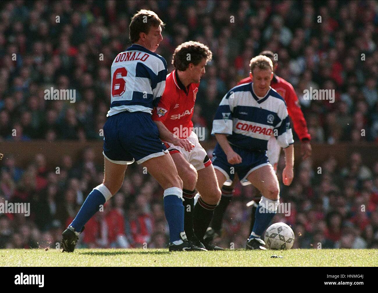 MARK HUGHES & ALAN MCDONALD MANCHESTER UTD V Q.P.R 12 Marzo 1995 Foto Stock