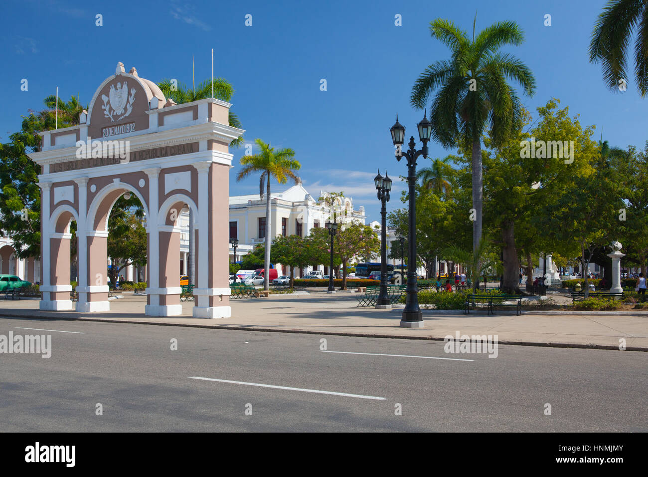 Cienfuegos, Cuba - Gennaio 28, 2017: l'Arco di Trionfo di Jose Marti Park, Cienfuegos (Patrimonio Mondiale UNESCO), Cuba. Cienfuegos, capitale di Cienfueg Foto Stock