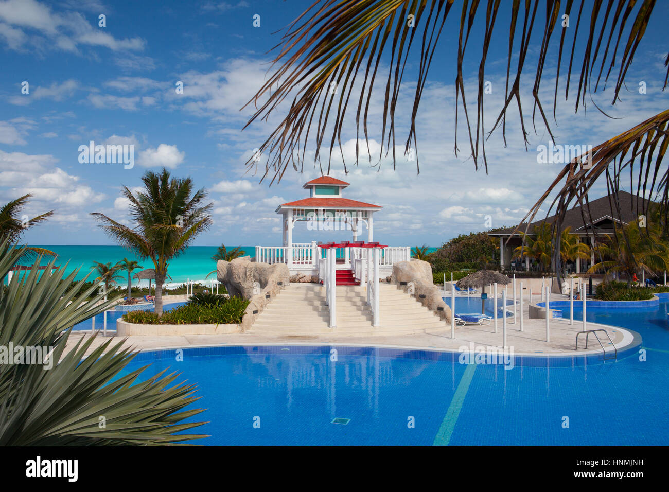 Santa Maria, Cuba - gennaio 31,2017: piscina in albergo Gaviota Cayo Santa Maria.Cuba industria principale è diventato viaggi e turismo. Foto Stock