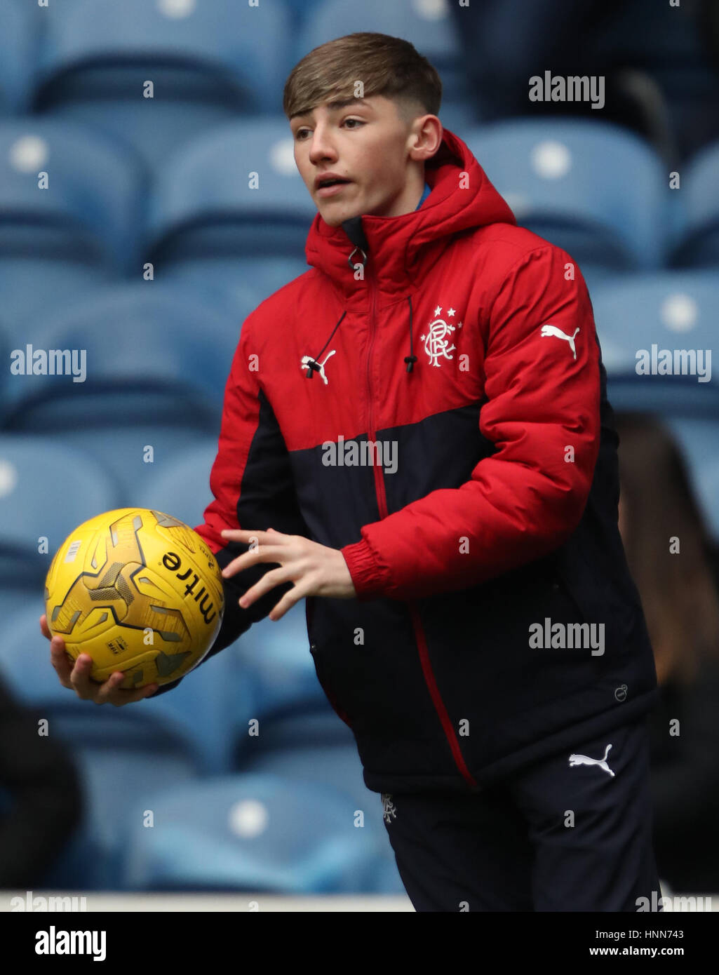 Billy Gilmour di Rangers in campo durante il riscaldamento alla Scottish Cup, partita Fifth Round a Ibrox, Glasgow. PREMERE ASSOCIAZIONE foto. Data foto: Domenica 12 febbraio 2017. Guarda i Rangers di calcio della storia della Pennsylvania. Il credito fotografico dovrebbe essere: Andrew Milligan/PA Wire. SOLO USO EDITORAL Foto Stock