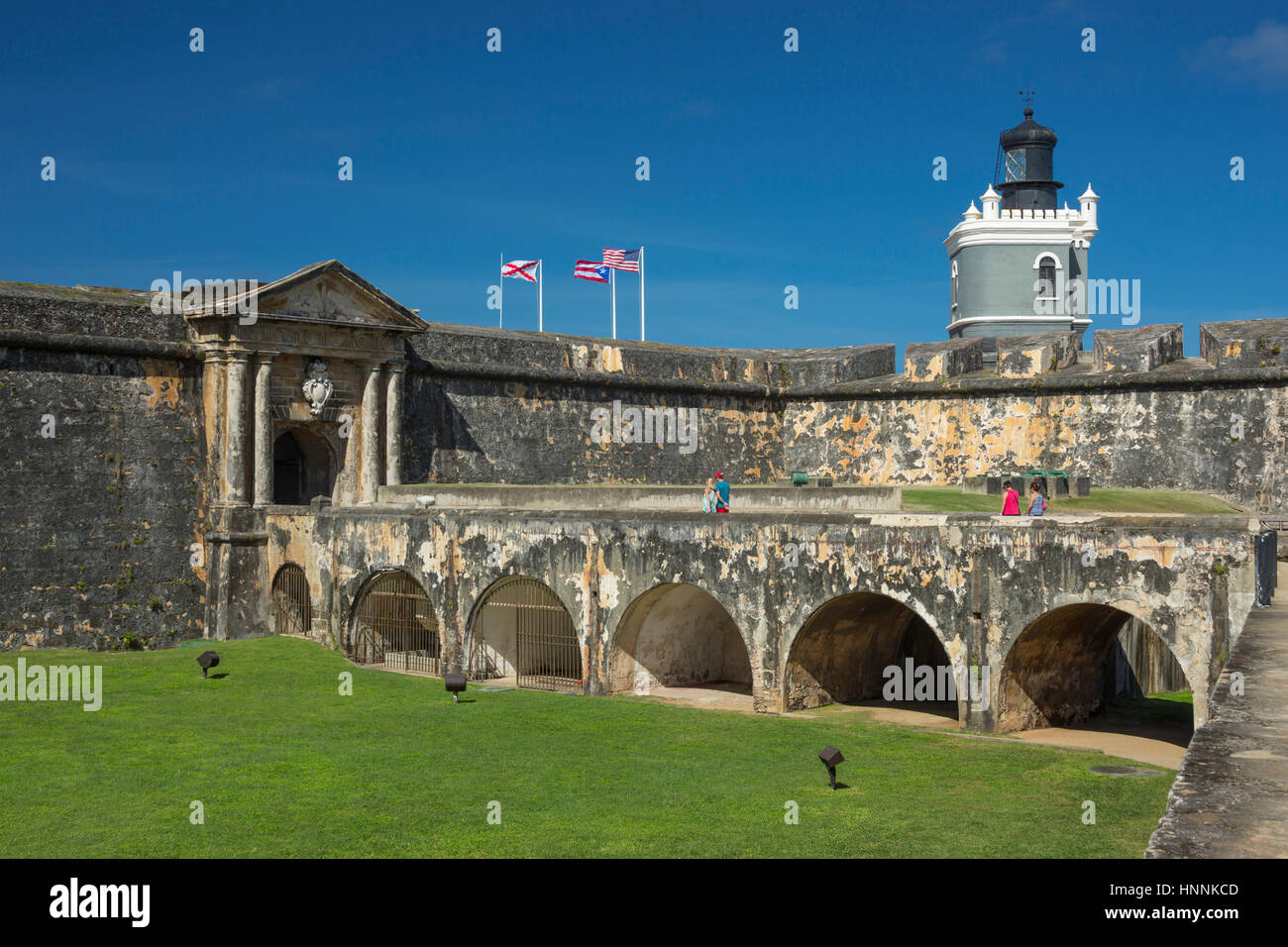 Le merlature interna fossato asciutto Castillo San Felipe del Morro città vecchia di San Juan di Porto Rico Foto Stock
