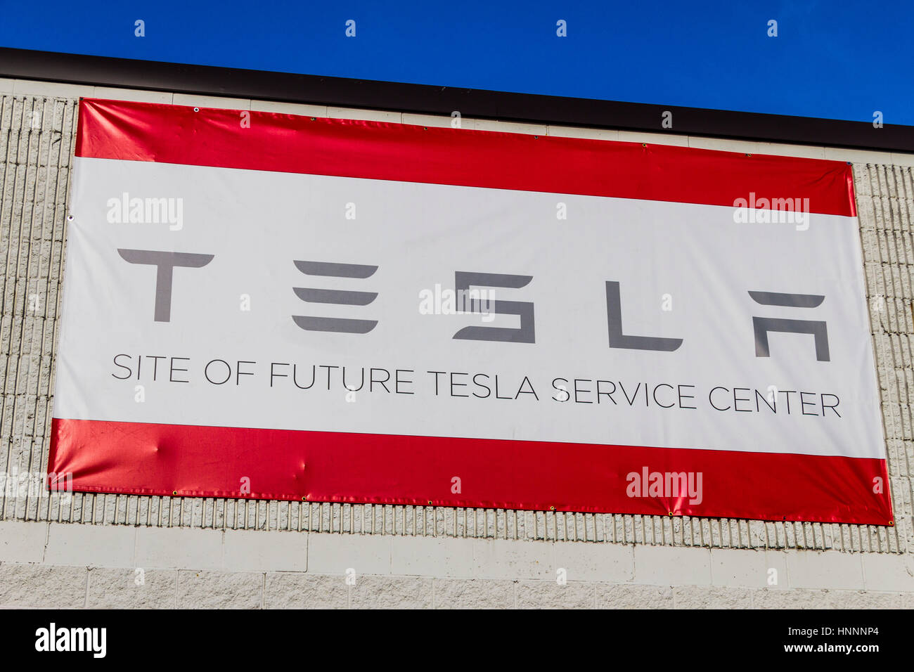 Indianapolis - Circa Febbraio 2017: futuro Tesla al centro di assistenza. Tesla è una tecnologia e design azienda IV Foto Stock