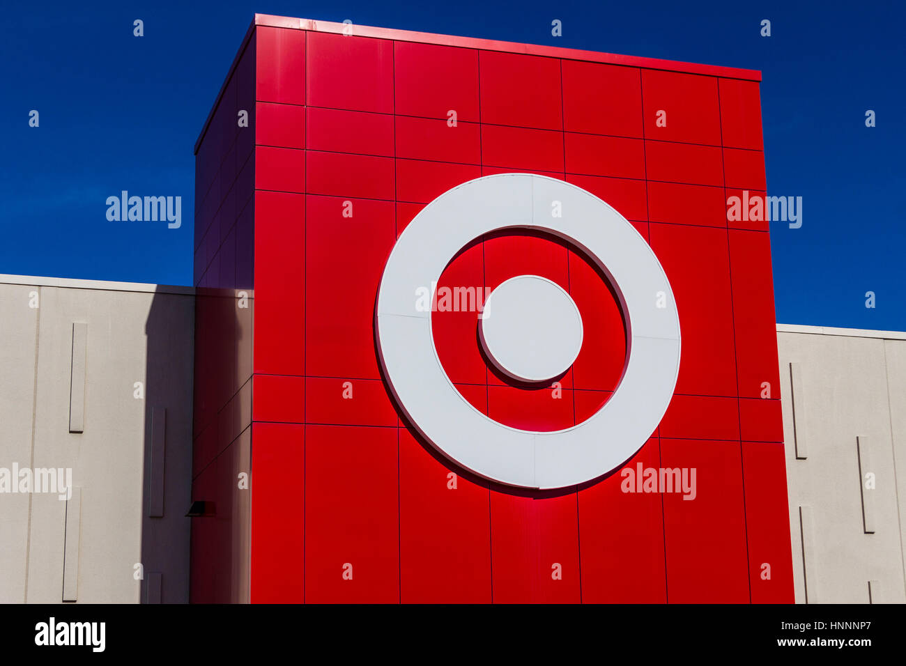 Indianapolis - Circa Febbraio 2017: l'obiettivo di Retail Store. Target vende beni per la casa, di abbigliamento e di elettronica IX Foto Stock