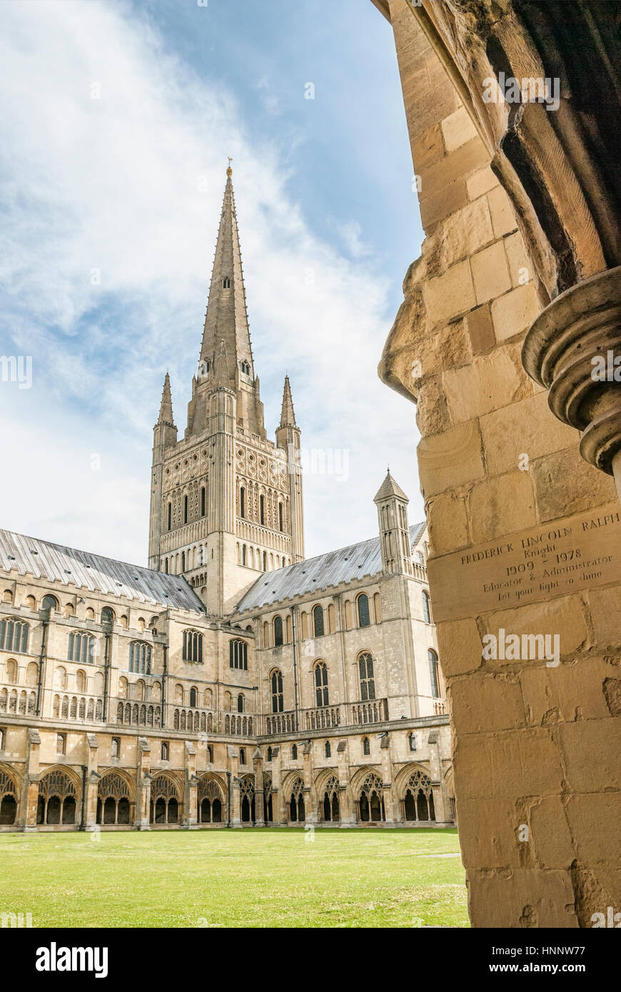 La Cattedrale di Norwich è una cattedrale della Chiesa d'Inghilterra a Norwich, Norfolk, Inghilterra, dedicata alla Trinità Santa e indivisa Foto Stock