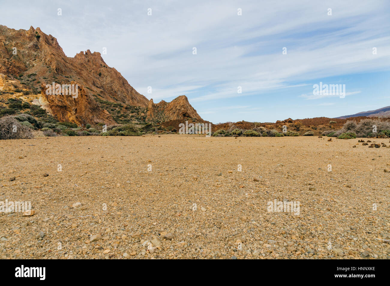 Paesaggio vulcanico con erosione e vegetazione rada. Tenerife, Isole canarie, Spagna Foto Stock
