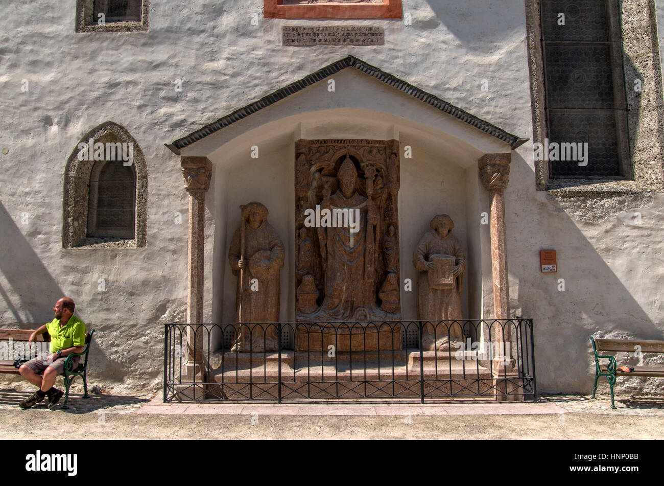 Religiopus statue a tema presso il castello di Hohensalzburg di Salisburgo, Austria. Foto Stock