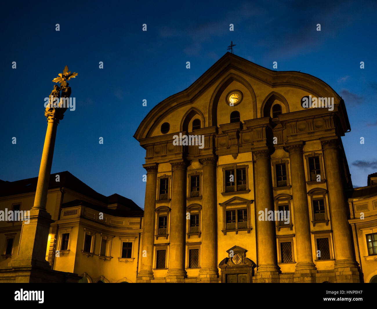 La fotografia notturna nel quartiere del centro storico di Lubiana, Slovenia. Foto Stock
