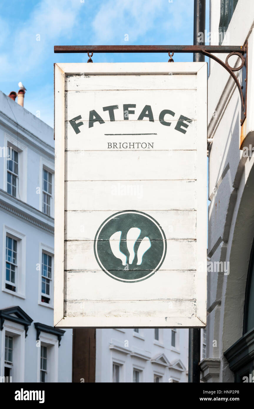 Segno sulla moda abbigliamento shop Fatface o faccia grassa in Brighton, Regno Unito. Foto Stock