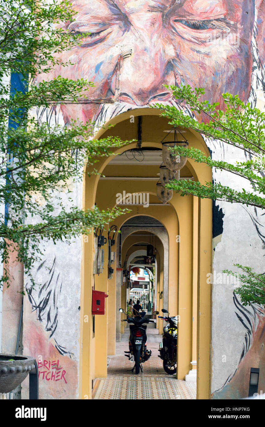 Terrazza casa marciapiede e opere d'arte, Jalan Muntri, Georgetown, Penang, Malaysia Foto Stock