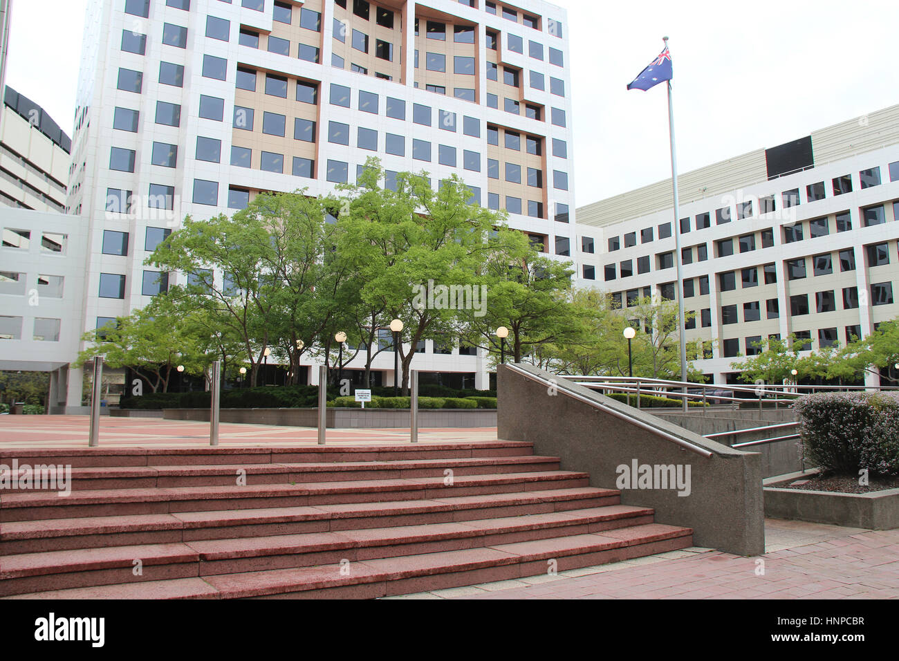 Edificio moderno in Constitution Avenue a Canberra (Australia). Foto Stock
