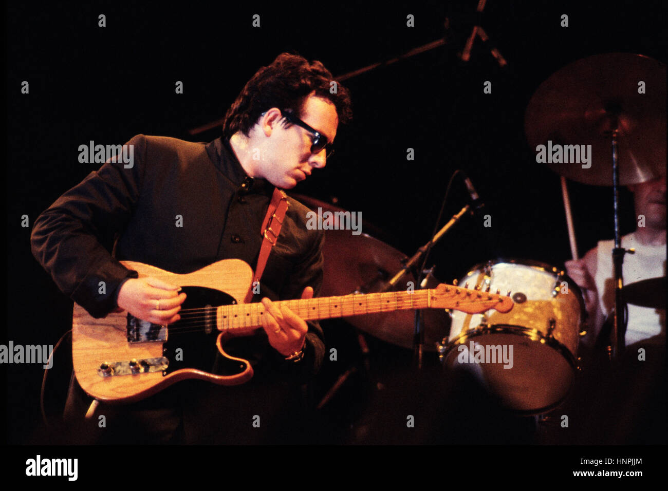 Elvis Costello sul palco 1984 Foto Stock