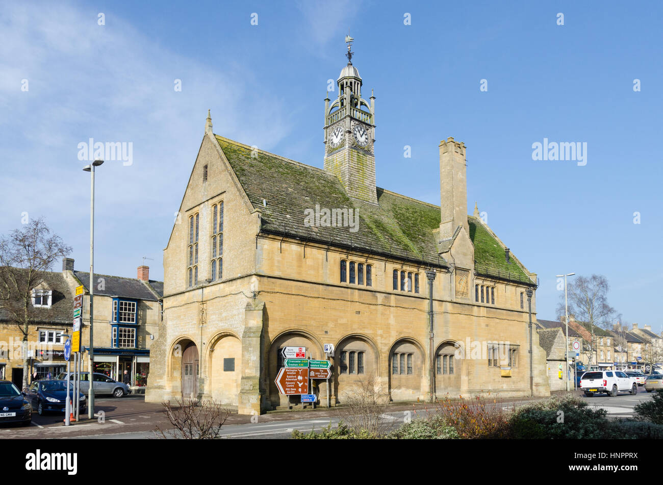 Pretty Cotswold edifici di pietra nel Gloucestershire città di Moreton-in-Marsh in Cotswolds Foto Stock