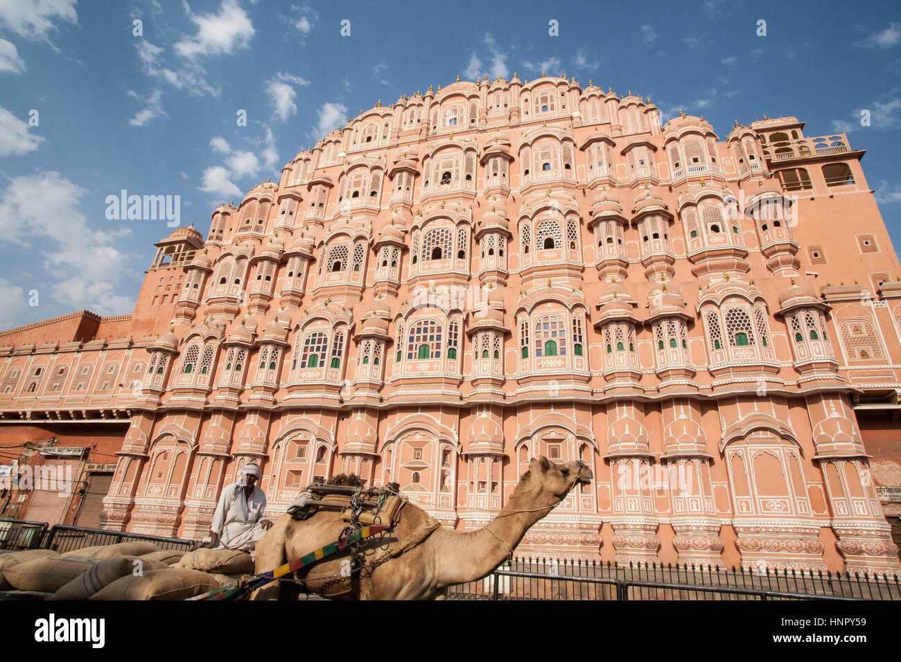 A, famosa facciata di palazzo dei venti,Hawa Mahal.In, Città Rosa,Jaipur Rajasthan,l'India.Asia,Asiatico. Foto Stock