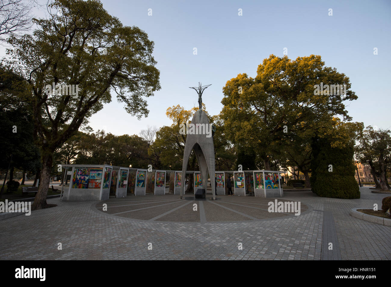 Per i bambini il monumento della Pace di Hiroshima , Giappone - per commemorare Sadako Sasaki e le migliaia di bambini vittime del bombardamento atomico di Foto Stock