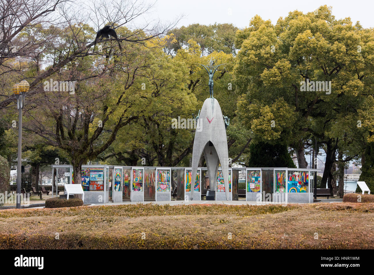 Per i bambini il monumento della Pace di Hiroshima , Giappone - per commemorare Sadako Sasaki e le migliaia di bambini vittime del bombardamento atomico di Foto Stock