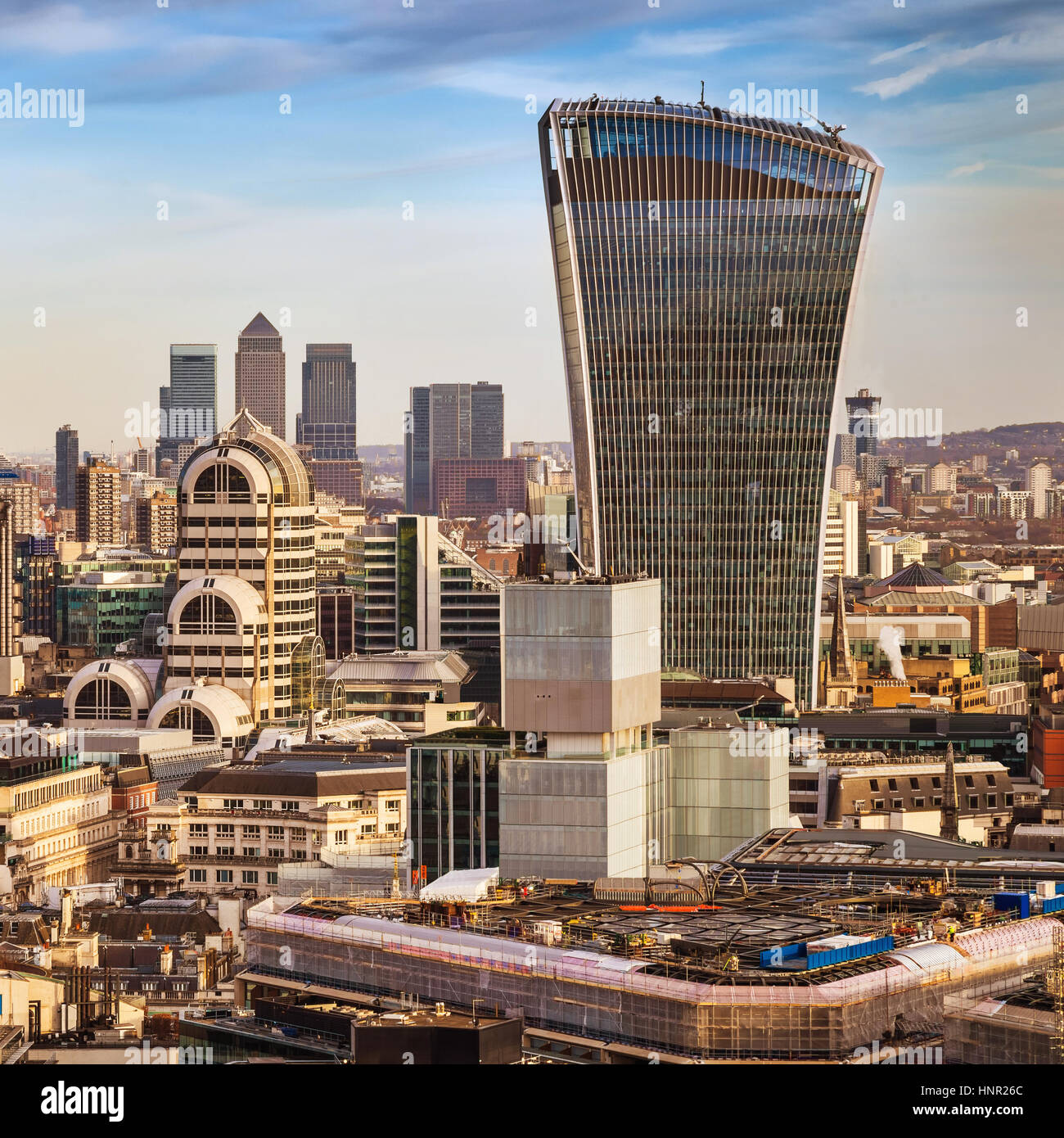 Londra, Inghilterra - il distretto bancario e da Canary Wharf, i due principali quartieri finanziari di tutto il mondo nella zona centrale di Londra con famosi grattacieli e altri Foto Stock