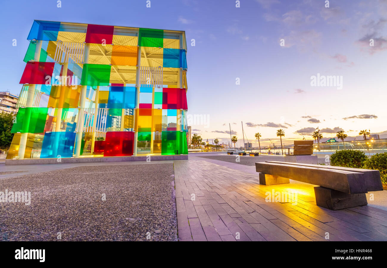 Il marine di Malaga, Spagna, è una zona moderna della città. Malaga è oggi una delle più dinamiche città in Europa del sud con musei, ristoranti, Foto Stock