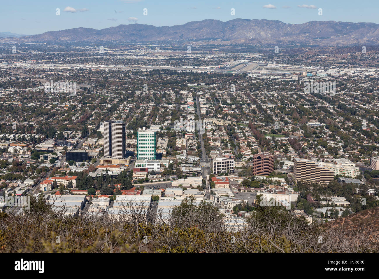 Vista editoriale del media del distretto di Burbank California da Mt Hollywood in Griffith Park. Foto Stock