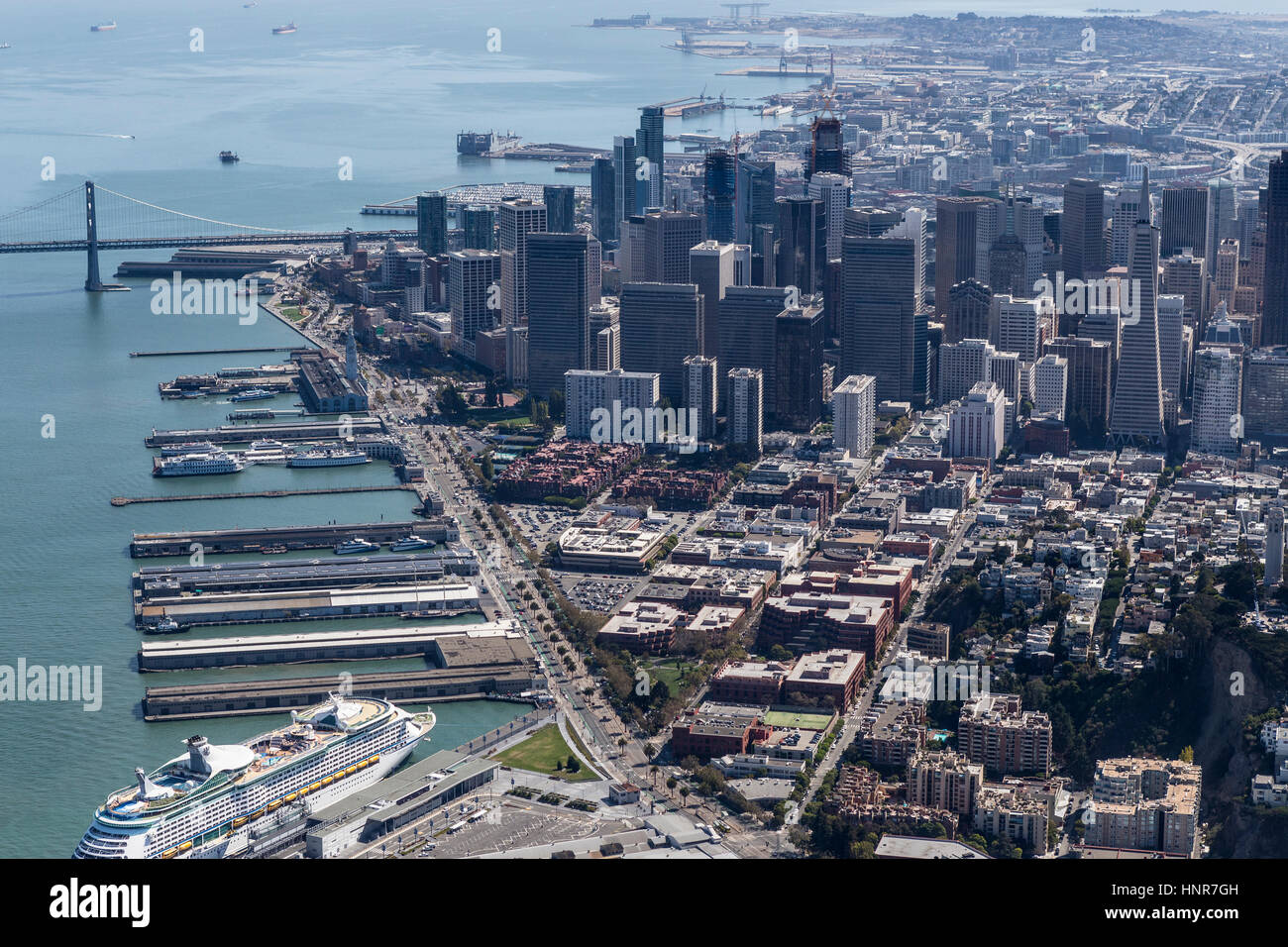 San Francisco, California, Stati Uniti d'America - 19 Settembre 2016: Pomeriggio Vista aerea di San Francisco di pontili e torri. Foto Stock