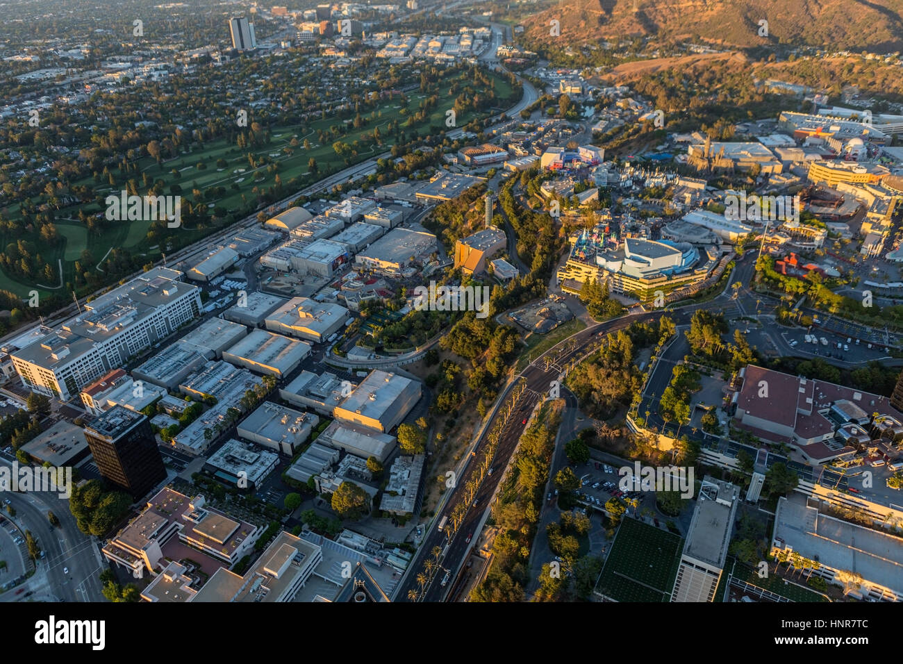 Los Angeles, California, Stati Uniti d'America - 21 Luglio 2016: tardo pomeriggio antenna della Universal City Studios. Foto Stock