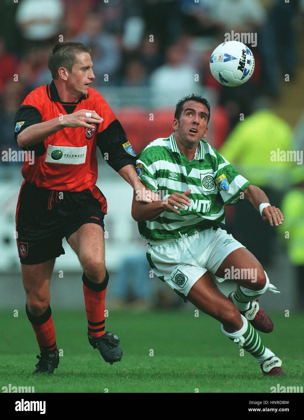 MARK PERRY & PAOLO DI CANIO DUNDEE UNITED V CELTIC FC 15 Settembre 1996 Foto Stock