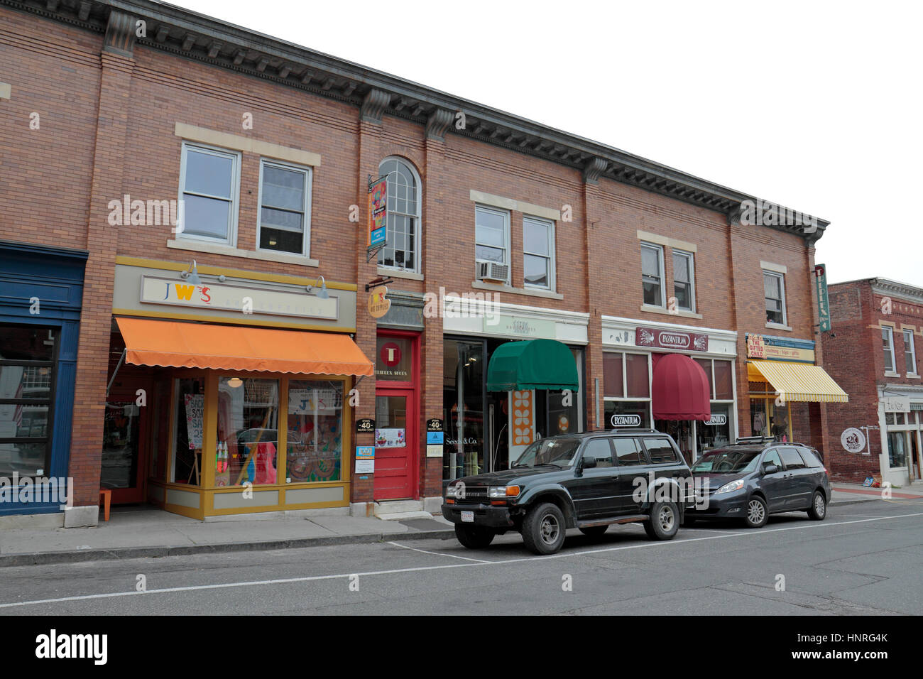 La linea di negozi in Great Barrington, Berkshire County, Massachusetts, Stati Uniti. Foto Stock