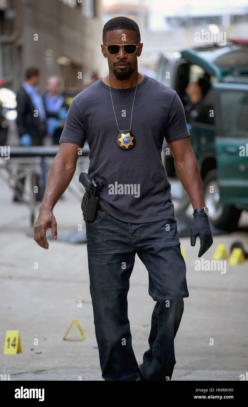 È insonne a 2017 crimine americano film di fiction diretto da Baran bo Odar, scritto da Andrea Berloff e interpretato da Jamie Foxx e T.I. come una coppia di corrotti Las Vegas poliziotti che la ricerca di uno dei loro figli rapiti Questa fotografia è per il solo uso editoriale ed è il copyright del film company e/o il fotografo assegnato dal film o società di produzione e può essere riprodotto solo da pubblicazioni in congiunzione con la promozione del film di cui sopra. Un credito per il film company è richiesto. Il fotografo deve anche essere accreditato quando noto. Foto Stock