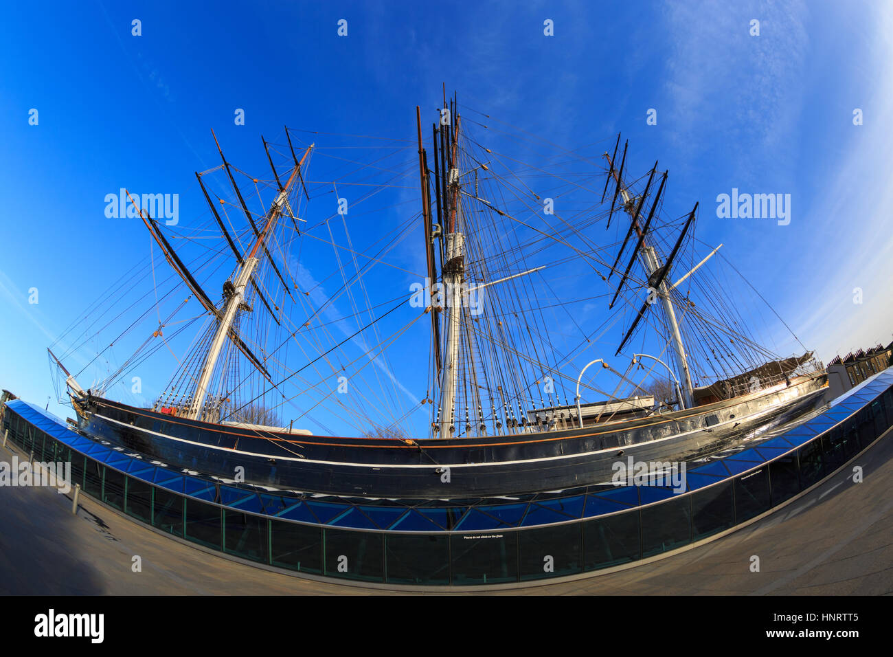 Vista delle lenti a occhio di pesce della storica nave da tè restaurata Cutty Sark a Maritime Greenwich, Londra, Inghilterra, Regno Unito Foto Stock