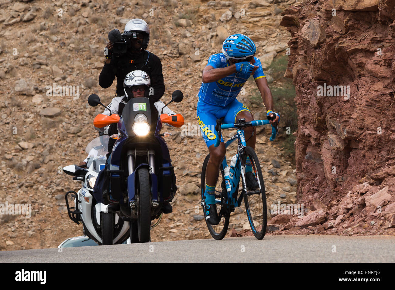 Al Hamriya salire, Muscat Oman. Il 15 febbraio, 2017. Il Tour di Oman continua, oggi la fase 2 completata con la partecipazione di 142 ciclista internazionale. La gara vinta da Ben Hermans del Belgio. Hawwa Al Qusimy/Alamy Live News Foto Stock